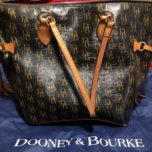 Vintage Dooney and Bourke extra large shoulder bag.